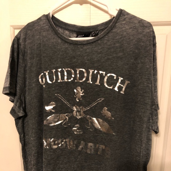 Harry Potter Tops - Grey licensed Harry Potter Quidditch t-shirt
